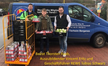 REWE Stegaurach übergibt große Futterspende