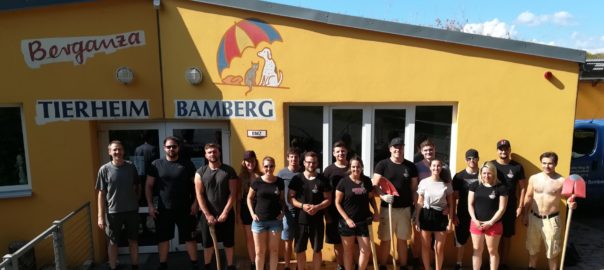 Footballmannschaft Bamberg Bucks im Tierheim Bamberg